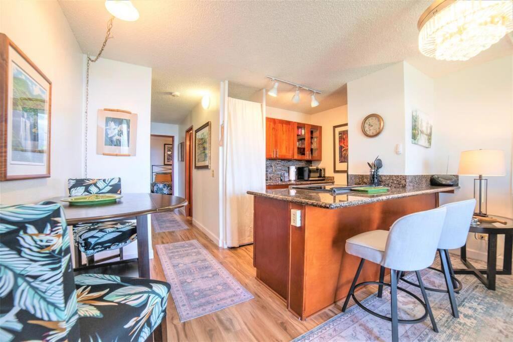 Stunning Maui Direct Ocean Front On The Beach, Walk To Beach From Condo, Watch Turtles, Whales, Ac In All Rooms Ocean View Pool And Spa Wailuku Kültér fotó